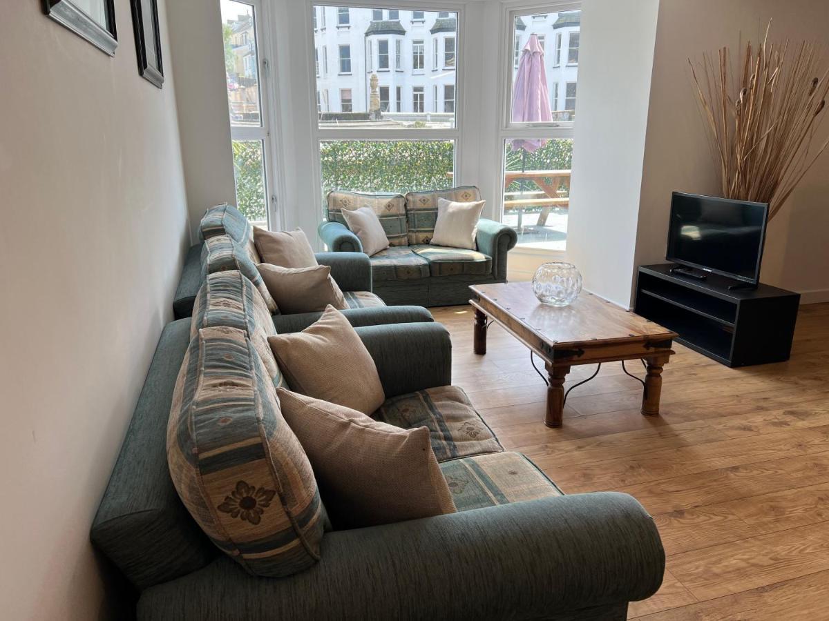 Beautiful Apartment,No 1, With Parking Ilfracombe Eksteriør billede